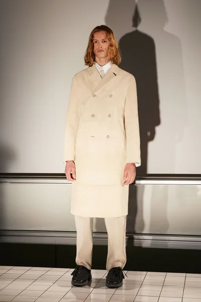 Look 13